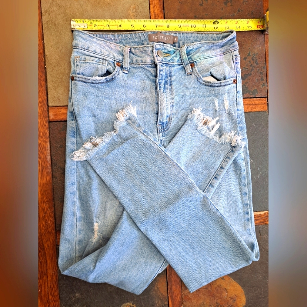 Just USA Lightwash Frayed Hem Size 4 Jeans